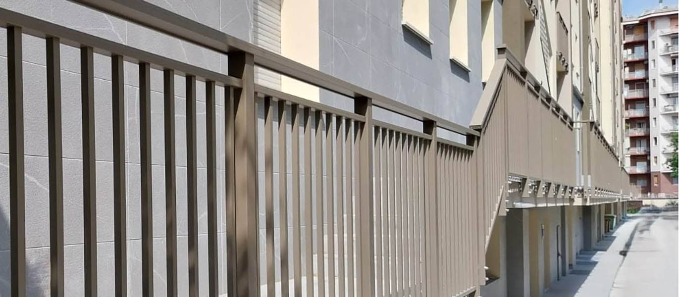 Parapetti in alluminio assi verticali